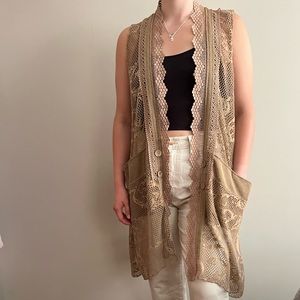 Tan crochet long knit vest never worn size L/XL fit Flowy button details